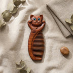 Mộc Lucky Cat – Lược Gỗ Tử Đàn Khắc Mèo May Mắn (Purple Sandalwood Lucky Cat Comb)