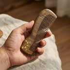 Mộc Neko – Lược Gỗ Đàn Hương Mèo Tối Giản | Golden Sandalwood Cat Comb